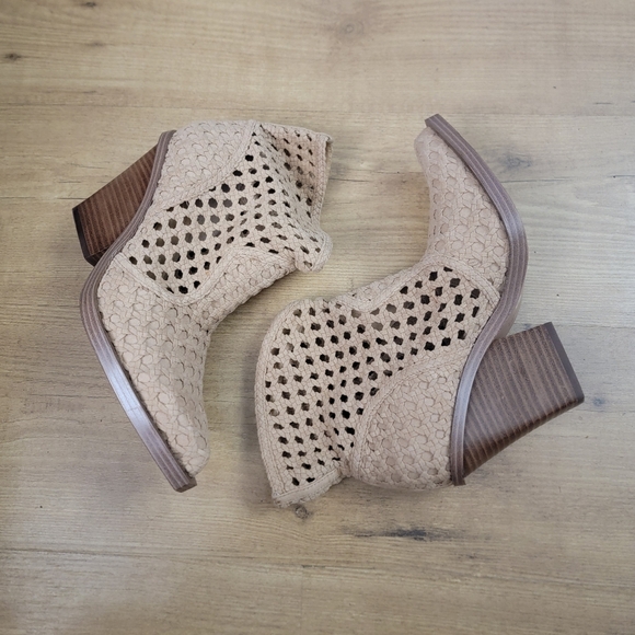 Jessica Simpson Lukkah Ankle Boots - Picture 9 of 12